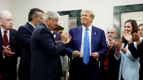 Trump poprvé od nepokojů z 6. ledna 2021 navštívil Capitol Hill
