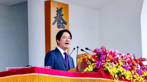 Taiwanský prezident vyzývá vojenské kadety, aby byli připraveni bránit suverenitu ostrova