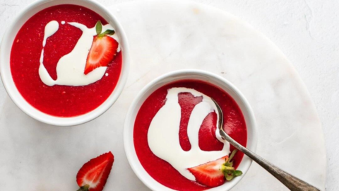 Recept: Dánský červený ovocný pudink se smetanou 