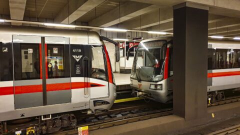 Kvůli podezřelému nálezu přes hodinu nejely metro a tramvaje v centru Prahy
