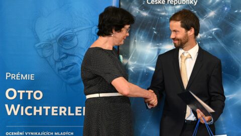 Cenu Otto Wichterleho letos získalo 20 mladých vědců a vědkyň