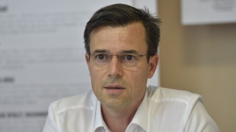 Zakladatel českých Pirátů vystoupil na protest ze strany
