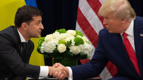Trump hovořil s ukrajinským prezidentem Zelenským, dohodli si schůzku