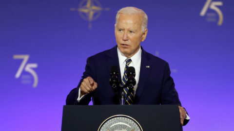 NATO je klíčové pro bezpečnost USA, nikdy neopustím Ukrajinu, řekl Biden