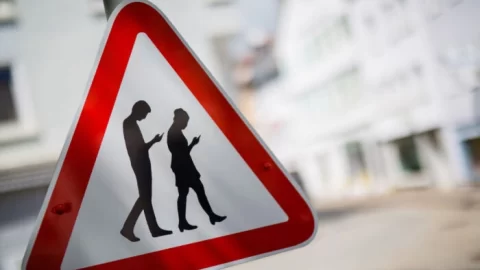 Proč školy čekaly se zákazem telefonů tak dlouho?