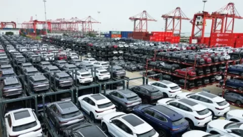 V EU začala platit vysoká vyrovnávací cla na dovoz elektromobilů z Číny