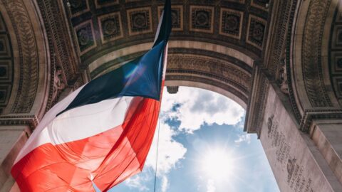 Ve Francii začalo druhé kolo předčasných parlamentních voleb