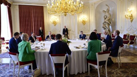 Na Hradě se sešli nejvyšší ústavní činitelé, proberou zahraniční politiku
