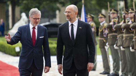 ČR bude dál podporovat Ukrajinu a myslí na její rekonstrukci, uvedl Fiala během zasedání s ukrajinskou vládou