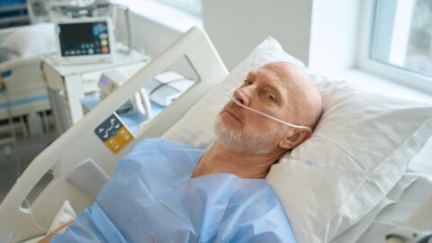 Uvědomění si chyb až před smrtí líčí umírající jako „největší utrpení, které znám“, říká doktorka