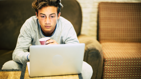 Nadměrné používání internetu poškozuje klíčové části mozku teenagerů