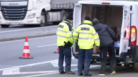 Německo bude hranice s ČR dál kontrolovat, nejméně do 15. března