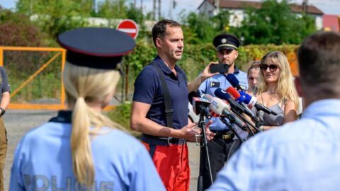 Odpal pumy u Litvínova si vyžádal menší požár a rozbitá skla, zranění nejsou