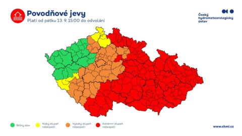 Po vydatných deštích hrozí záplavy, ČHMÚ varuje před extrémním nebezpečím. Vystoupí ministr Hladík