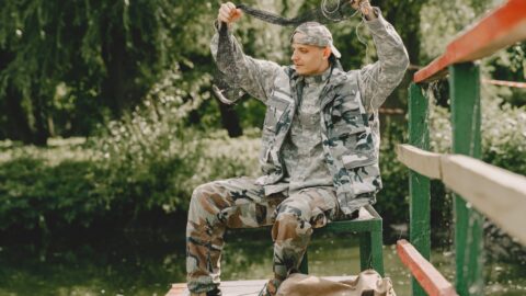 Zákaz nošení maskáčů? Trampové, rybáři, hráči airsoftu a další outdooroví nadšenci si mohou oddychnout