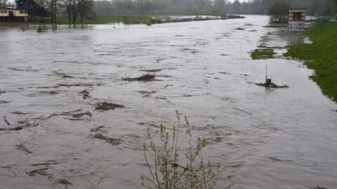 Polskem postupuje povodňová vlna na Odře, připravují se na ni i v Německu