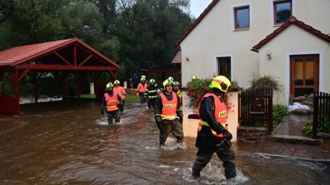 Medaile Za statečnost dostali i čtyři zachránci životů z loňských povodní