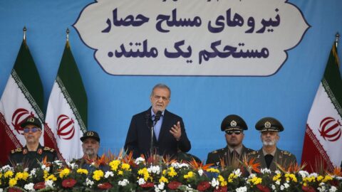 Prezident Íránu vyzval k odezvě na izraelský úder, Biden nechce válku v regionu