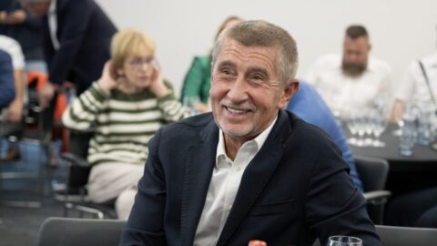 Babiš baví, na sociálních sítích se „trefil do fialového“