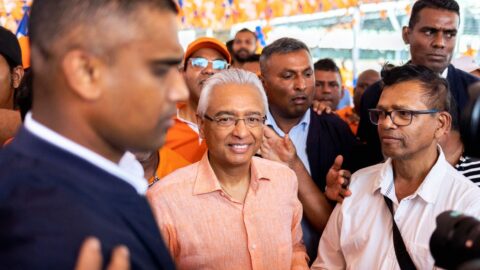 Velká Británie předává Chagos Mauriciu, čímž zeslabuje strategickou roli v Indickém oceánu