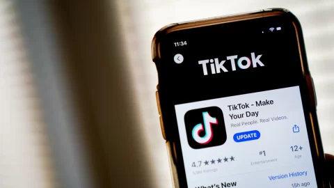 Evropská komise: TikTok porušuje pravidla digitální reklamy