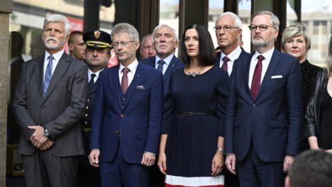 Jak podle návrhu vzrostou platy nejvyšším státním činitelům?