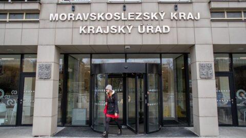 Policie stíhá exnáměstka moravskoslezského hejtmana za zmanipulování veřejných zakázek, ten pozastavil členství v ODS