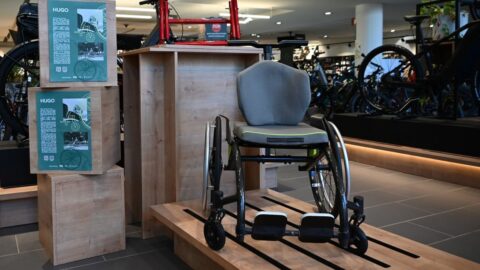 Mladý český designér v Bruselu představil invalidní vozík, který roste s dětmi