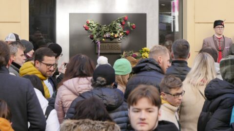 Pozitivní vnímání sametové revoluce roste, ukazuje průzkum. A kolik lidí věří v lepší politické zítřky?