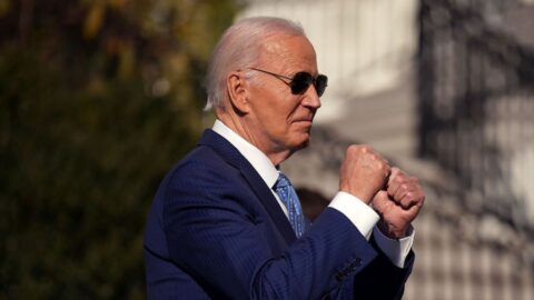 Biden zpřísňuje sankce na ruskou ropu: Poslední tah před návratem Trumpa?