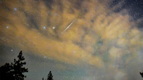 Křižující se meteorické roje během listopadu vrcholí a vytvářejí na obloze vesmírnou show