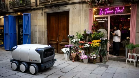 Den v obrazech: Doručovací robot, Ministryně jako studentka a Diddy u soudu