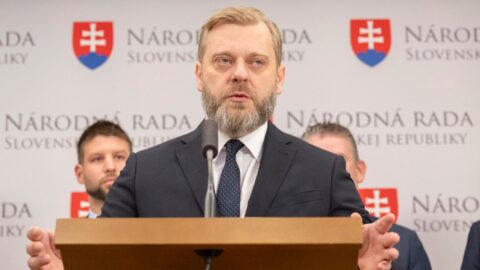Podívejte se, jak dopadli Maďaři. Slovenská opozice kritizuje Fica za ekonomickou spolupráci s Čínou