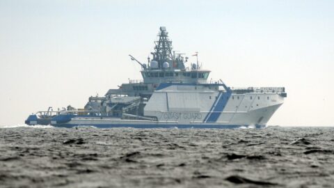 Finsko zadrželo tanker kvůli podezření z poškození podmořského kabelu