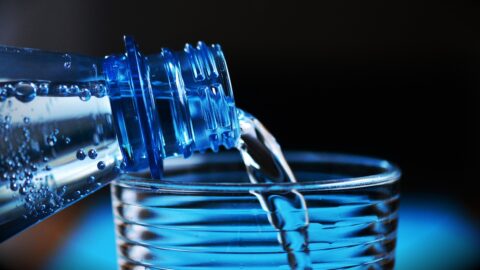 Na Floridě prší věčné chemikálie PFAS. U nás jsou i v pitné vodě
