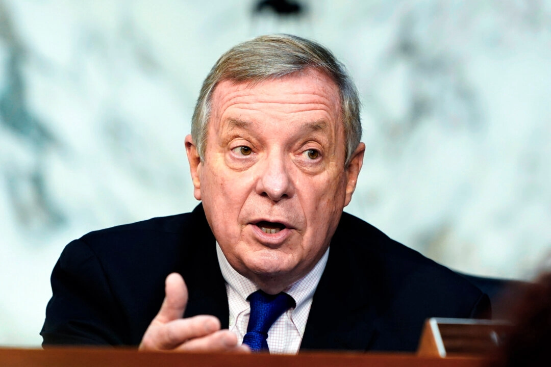 Demokratický senátor Dick Durbin hovoří 15. října 2020 ve Washingtonu. (Susan Walsh / Pool / AFP via Getty Images)