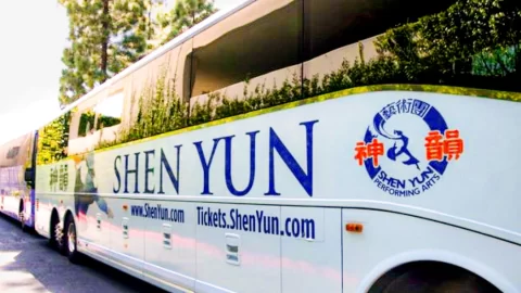 Výhrůžky hromadnou střelbou proti americké umělecké skupině Shen Yun narůstají
