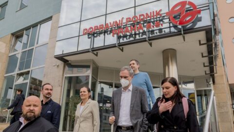 Audit v pražském dopravním podniku odhalil podfuky a fígle se zakázkami, píše deník