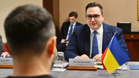 NATO musí přehodnotit vztah k Rusku a pokračovat v podpoře Ukrajiny, řekl Lipavský