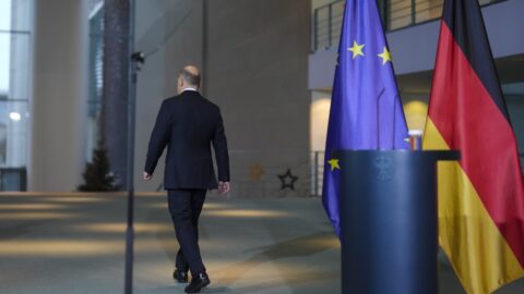Scholz žádá o důvěru: Německo se předčasným volbám zřejmě nevyhne