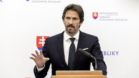 Slovensko podle ministra obrany Kaliňáka chystá nákup použitých vrtulníků Black Hawk