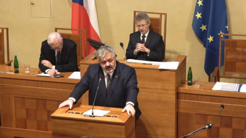 Opět pod časovým tlakem a opět paskvil