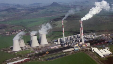 Pirátská poslankyně navrhuje zrušit uvažované kompenzace pro „uhlobarony“. Co na to expert na energetiku?