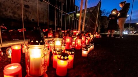 Požár restaurace v Mostě má sedmou oběť, v nemocnici zemřela žena