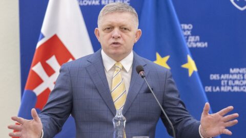 Fico opět tvrdil, že Česko zasahuje do vnitřních záležitostí Slovenska, Fiala a Lipavský to odmítli