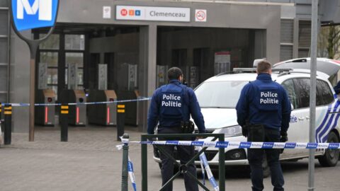 Belgická policie pátrá po mužích v kuklách, stříleli v bruselském metru