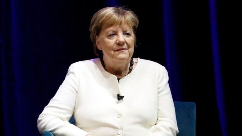 Merkelová vyzývá k umírněné debatě o migraci, kritizuje hlasování CDU s AfD