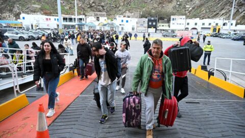 Santorini sužují tisíce otřesů, ostrov opustilo přes 11 000 lidí