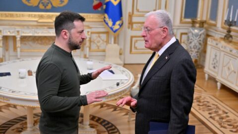 Mírová jednání v pohybu: USA a Rusko vyjednávají, Ukrajina požaduje hlas u stolu​
