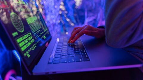 Hackeři ukradli citlivá data Slavia pojišťovny